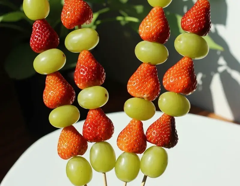 Fruit Skewers with Strawberries and Grapes – Easy Party Food Idea